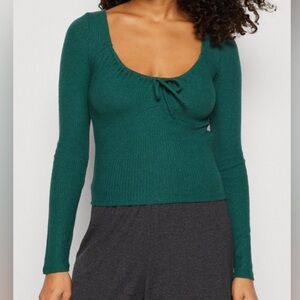 Hollister Green Ribbed Long Sleeve Ruched Front Top‎ Must-Have Collection Size L